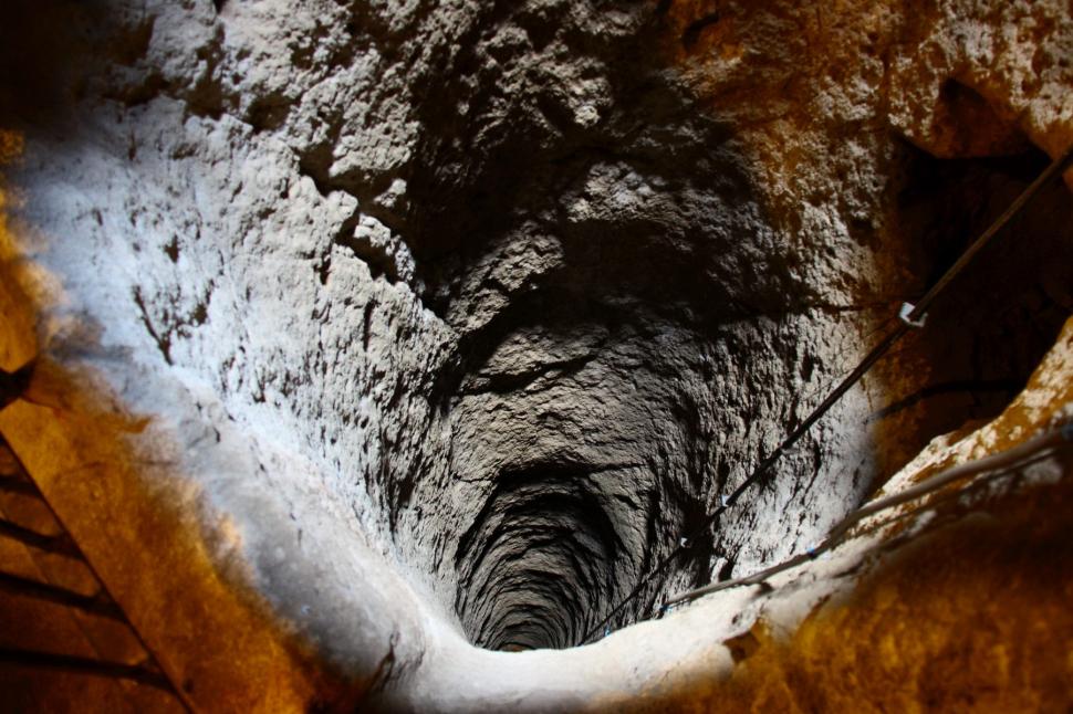 A dărâmat un perete din casă iar în spatele lui a găsit un oraș subteran ascuns de secole. Acolo puteau locui 2.000 de oameni 1111245
