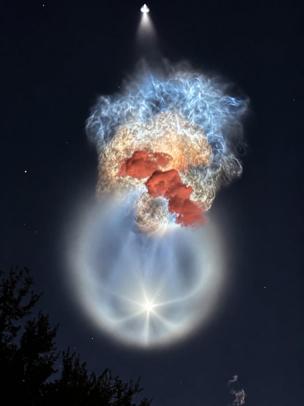 Imagini spectaculoase pe cerul nopții cu „meduza spațială”. NASA explică fenomenul apărut după lansarea unei rachete Falcon 9 1111196