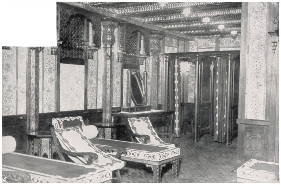 A scăpat cu viață din patru nave scufundate, inclusiv Titanic și Britannic. Colegii îl credeau blestemat și refuzau să navigheze cu el 1111052