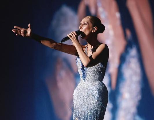 Celine Dion a purtat o rochie cu 6.000 de cristale și 5.000 de perle la concertul din Paris 1111539