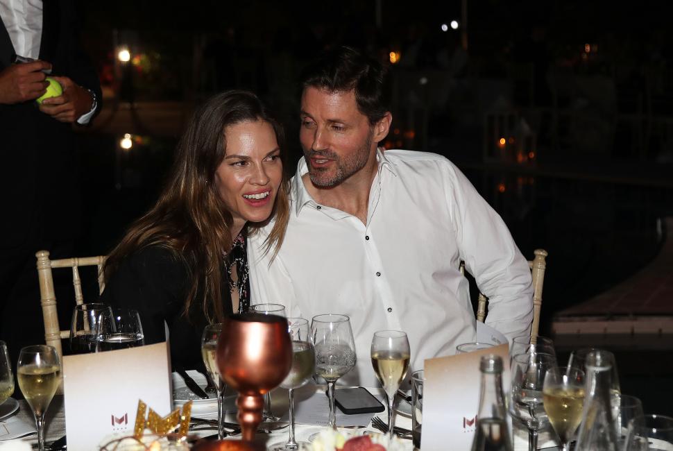 Hilary Swank, însărcinată la 52 de ani: Actrița așteaptă al treilea copil cu Philip Schneider, la trei ani după ce a născut gemeni 1111594