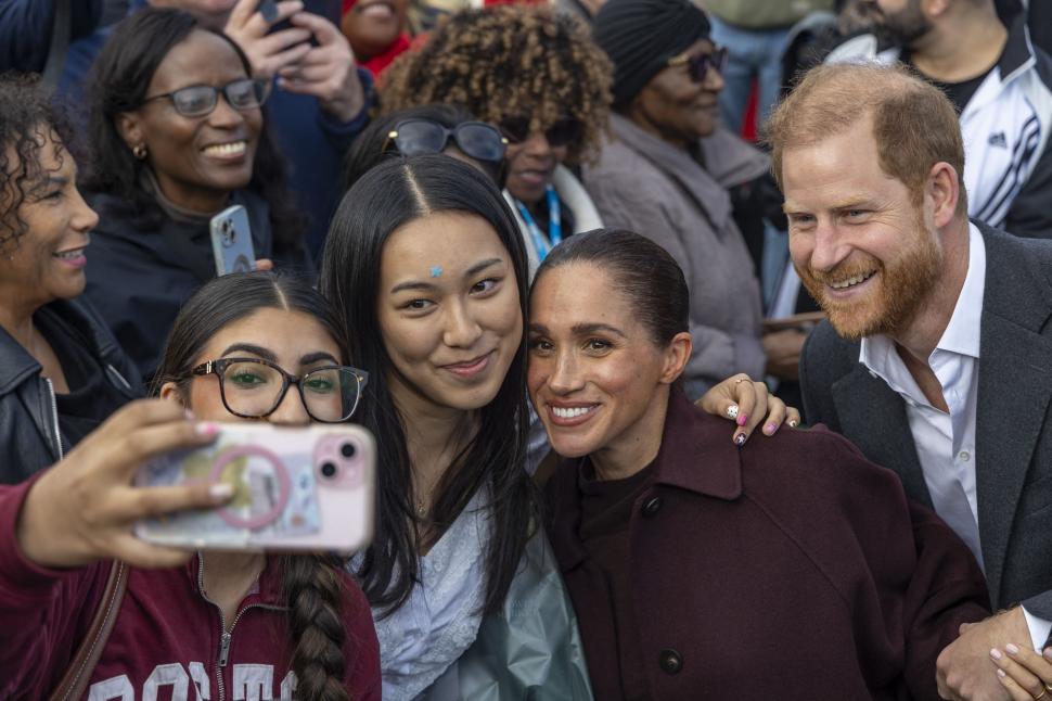 Prințul Harry și Meghan, prima apariție publică împreună după întoarcerea în Marea Britanie: Ce a spus Ducesa mulțimii care o aștepta 1111587