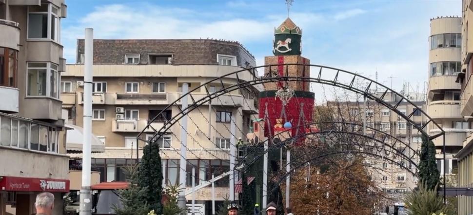 Târgul de Crăciun din Craiova este aproape gata pentru deschidere. Primele imagini cu decorurile atipice 1111485