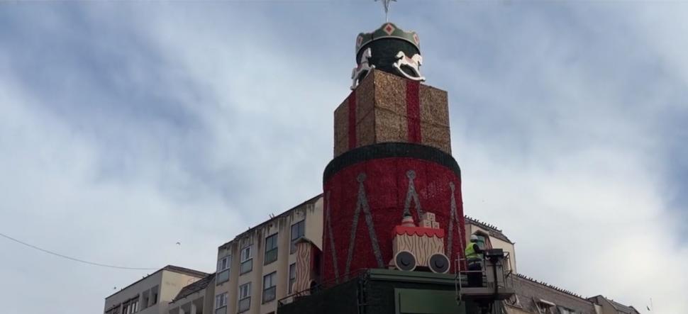 Târgul de Crăciun din Craiova este aproape gata pentru deschidere. Primele imagini cu decorurile atipice 1111489