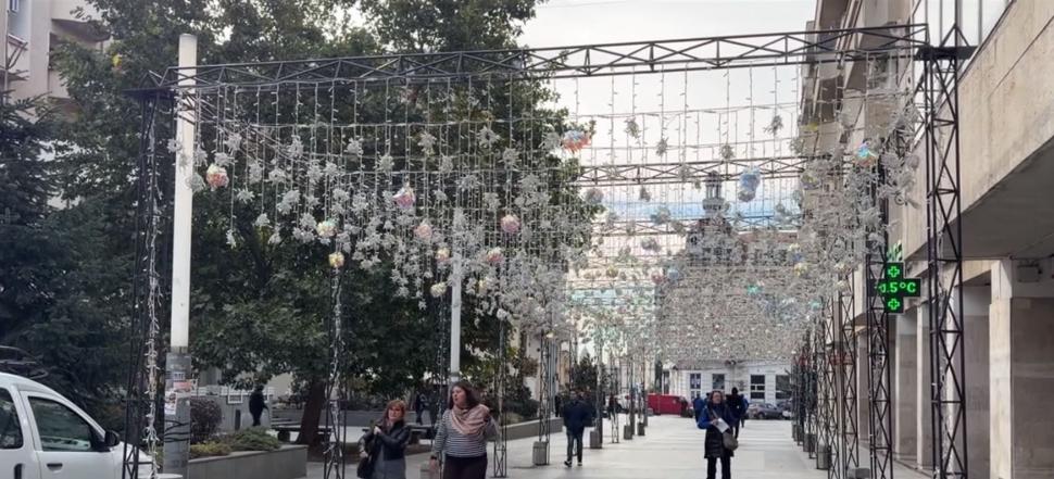 Târgul de Crăciun din Craiova este aproape gata pentru deschidere. Primele imagini cu decorurile atipice 1111491
