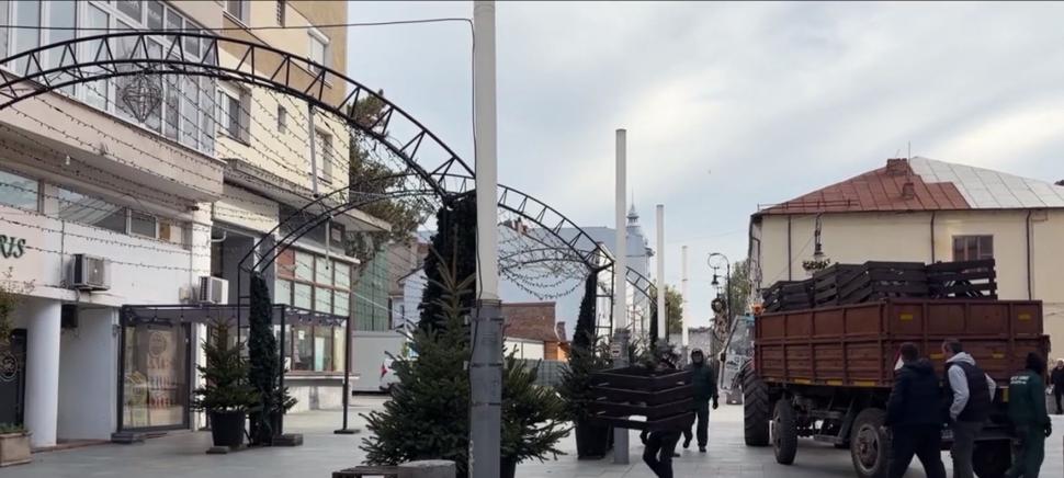 Târgul de Crăciun din Craiova este aproape gata pentru deschidere. Primele imagini cu decorurile atipice 1111494
