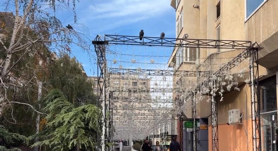 Târgul de Crăciun din Craiova este aproape gata pentru deschidere. Primele imagini cu decorurile atipice 1111498