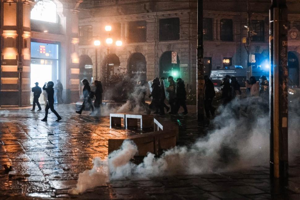 Cine sunt „maranza”, tinerii acuzaţi că au jefuit magazine și au făcut prăpăd în Milano, Bologna și Torino 1112126