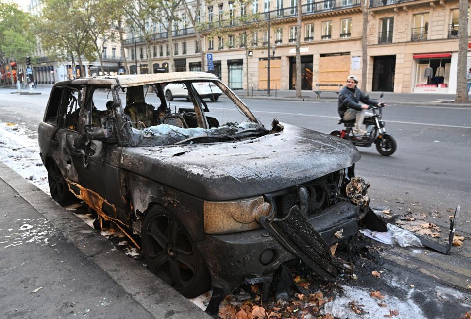 CNN: „Iarna vrajbei noastre” la Paris. Revoltele din Franța sunt semnul unei crize sociale și politice mult mai profunde 1112390