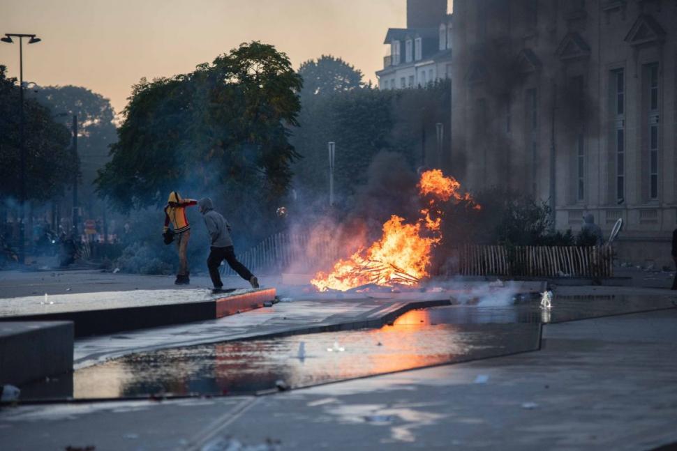 CNN: „Iarna vrajbei noastre” la Paris. Revoltele din Franța sunt semnul unei crize sociale și politice mult mai profunde 1112397