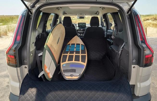 Dacia pregăteşte noua generaţie Jogger. Va avea şi o versiune 100% electrică. "Este un model atipic Dacia" 1112123