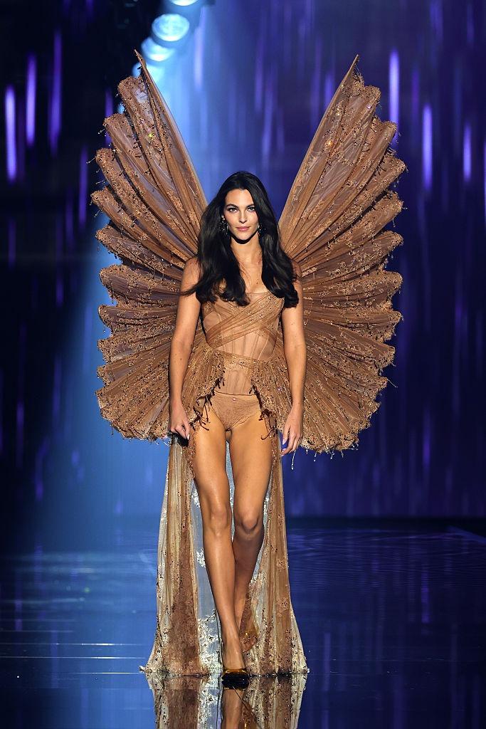 Spectacol incendiar la prezentarea Victoria's Secret de la Los Angeles. Kylie Jenner a purtat un sutien de 50.000.000 de dolari 1112190