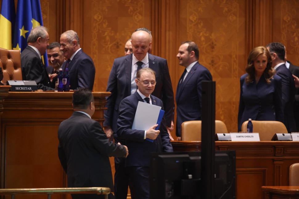 Învestirea Guvernului Niculescu, în imagini. Ce nu s-a văzut la televizor 1112710