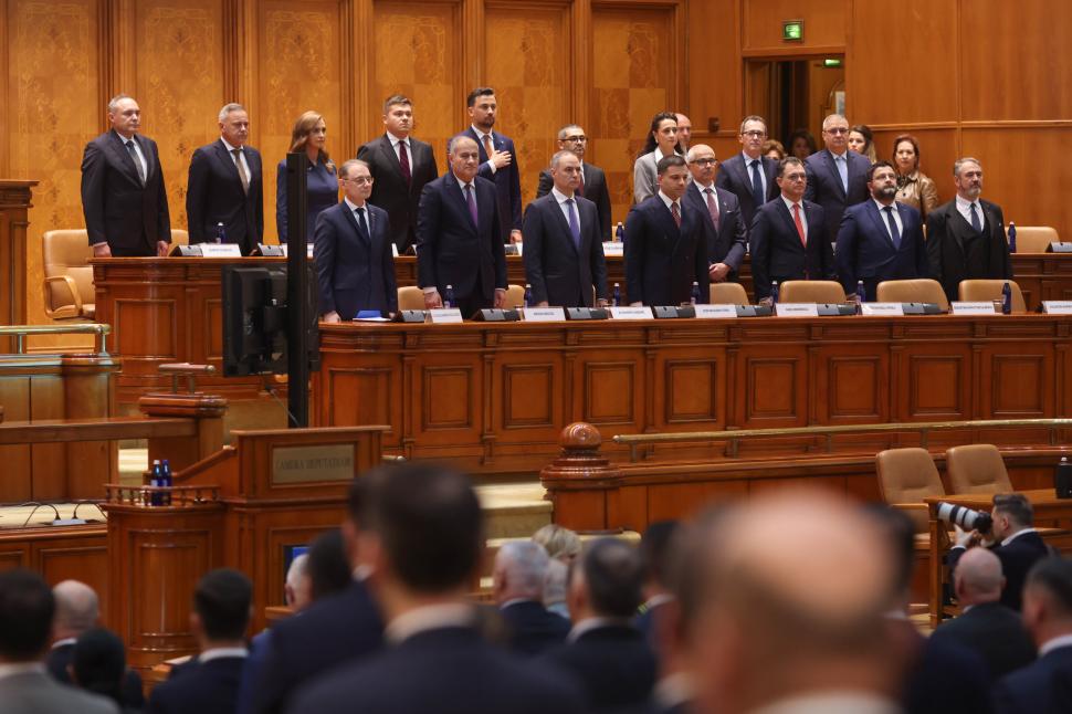 Învestirea Guvernului Niculescu, în imagini. Ce nu s-a văzut la televizor 1112711