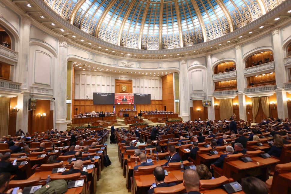 Învestirea Guvernului Niculescu, în imagini. Ce nu s-a văzut la televizor 1112717