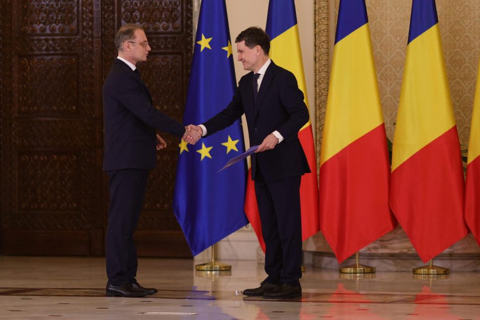 Învestirea Guvernului Niculescu, în imagini. Ce nu s-a văzut la televizor 1112720