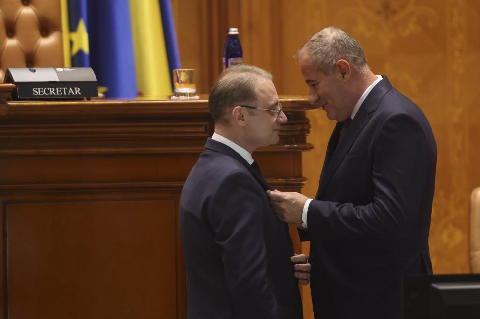 Învestirea Guvernului Niculescu, în imagini. Ce nu s-a văzut la televizor 1112724