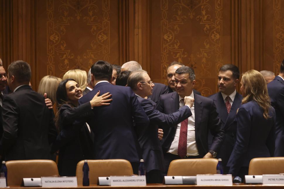 Învestirea Guvernului Niculescu, în imagini. Ce nu s-a văzut la televizor 1112726