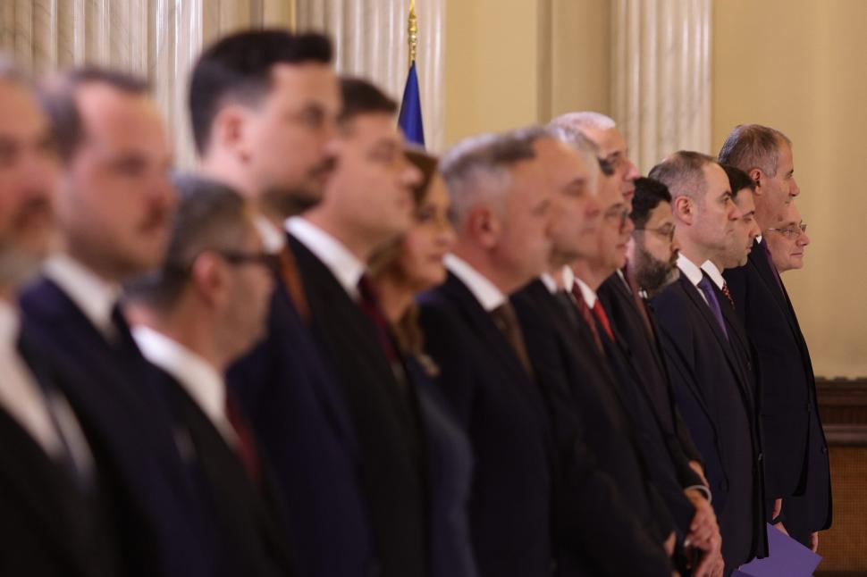 Învestirea Guvernului Niculescu, în imagini. Ce nu s-a văzut la televizor 1112732