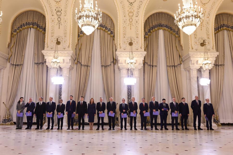 Învestirea Guvernului Niculescu, în imagini. Ce nu s-a văzut la televizor 1112733