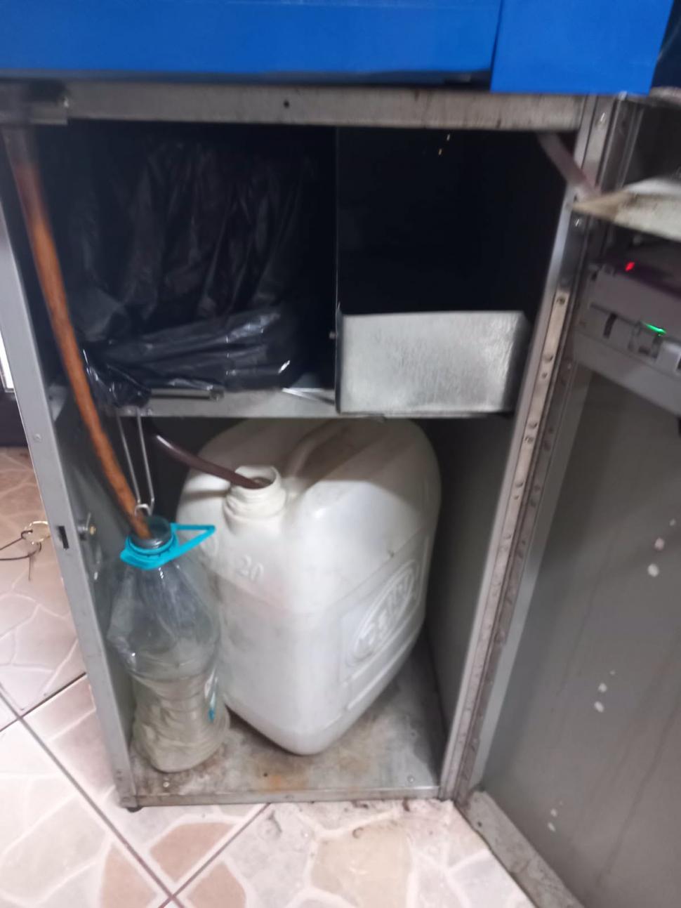 ANPC a dat amenzi de 1.000.000 de euro după controale la 1.800 de operatori economici. Au găsit carne expirată şi mucegai pe prăjituri 1113579
