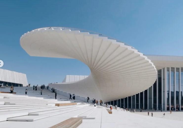 Scara care arată ca un evantai uriaș și pare că sfidează gravitația. Construcția spectaculoasă inaugurată la Shanghai 1113490