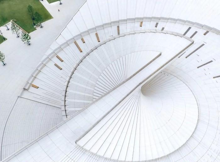 Scara care arată ca un evantai uriaș și pare că sfidează gravitația. Construcția spectaculoasă inaugurată la Shanghai 1113492