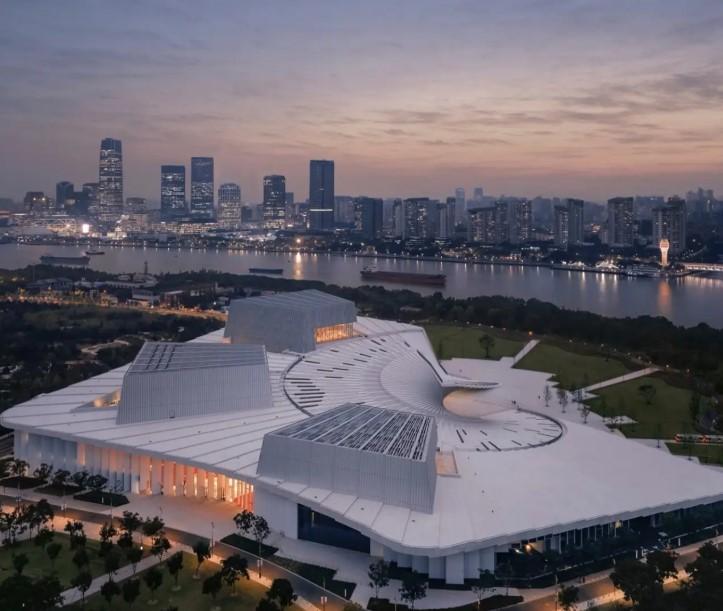 Scara care arată ca un evantai uriaș și pare că sfidează gravitația. Construcția spectaculoasă inaugurată la Shanghai 1113493