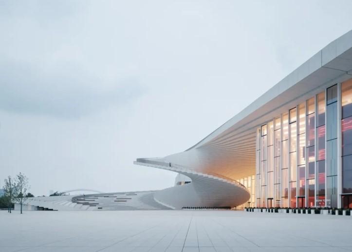 Scara care arată ca un evantai uriaș și pare că sfidează gravitația. Construcția spectaculoasă inaugurată la Shanghai 1113494