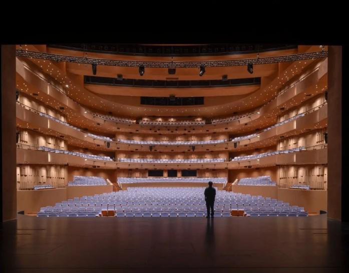 Scara care arată ca un evantai uriaș și pare că sfidează gravitația. Construcția spectaculoasă inaugurată la Shanghai 1113498