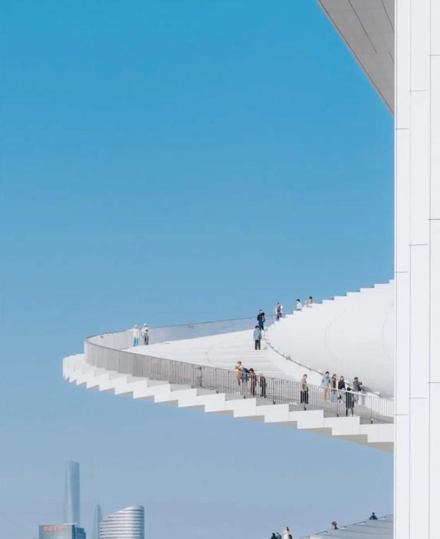 Scara care arată ca un evantai uriaș și pare că sfidează gravitația. Construcția spectaculoasă inaugurată la Shanghai 1113500