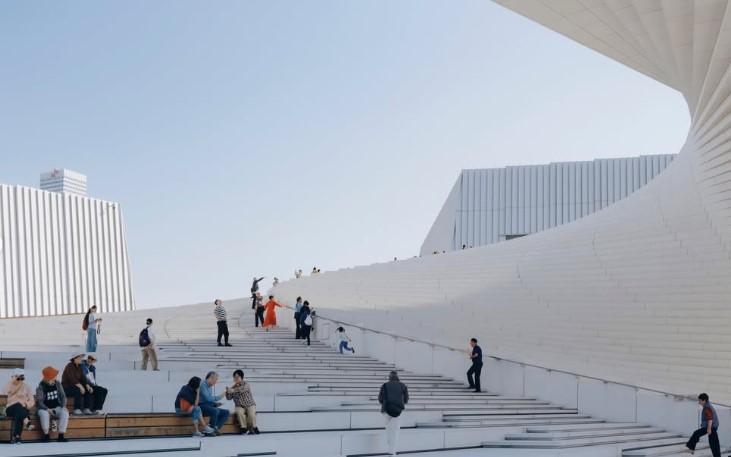 Scara care arată ca un evantai uriaș și pare că sfidează gravitația. Construcția spectaculoasă inaugurată la Shanghai 1113503