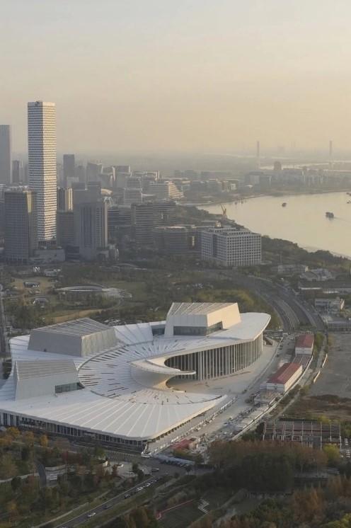 Scara care arată ca un evantai uriaș și pare că sfidează gravitația. Construcția spectaculoasă inaugurată la Shanghai 1113508