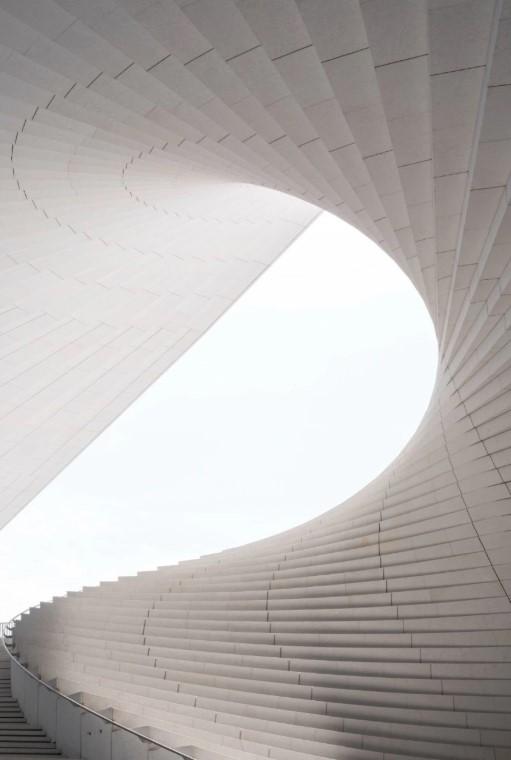 Scara care arată ca un evantai uriaș și pare că sfidează gravitația. Construcția spectaculoasă inaugurată la Shanghai 1113509