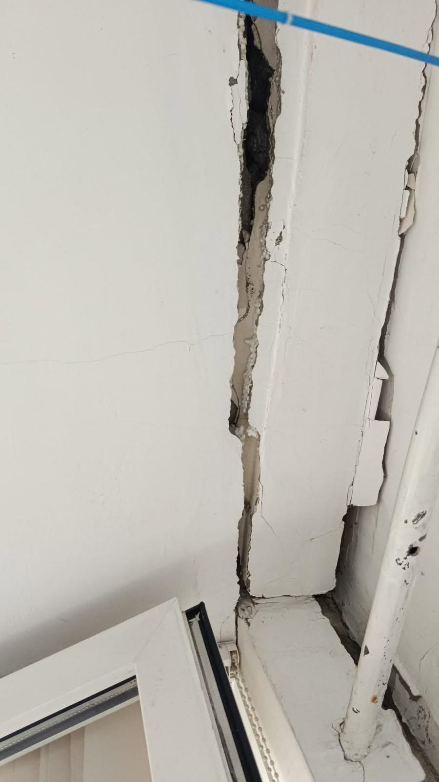 Pericol de prăbușire într-un bloc din București: O crăpătură se întinde de la etajul 5 până la etajul 8. Ce spune PMB despre incident 1113716
