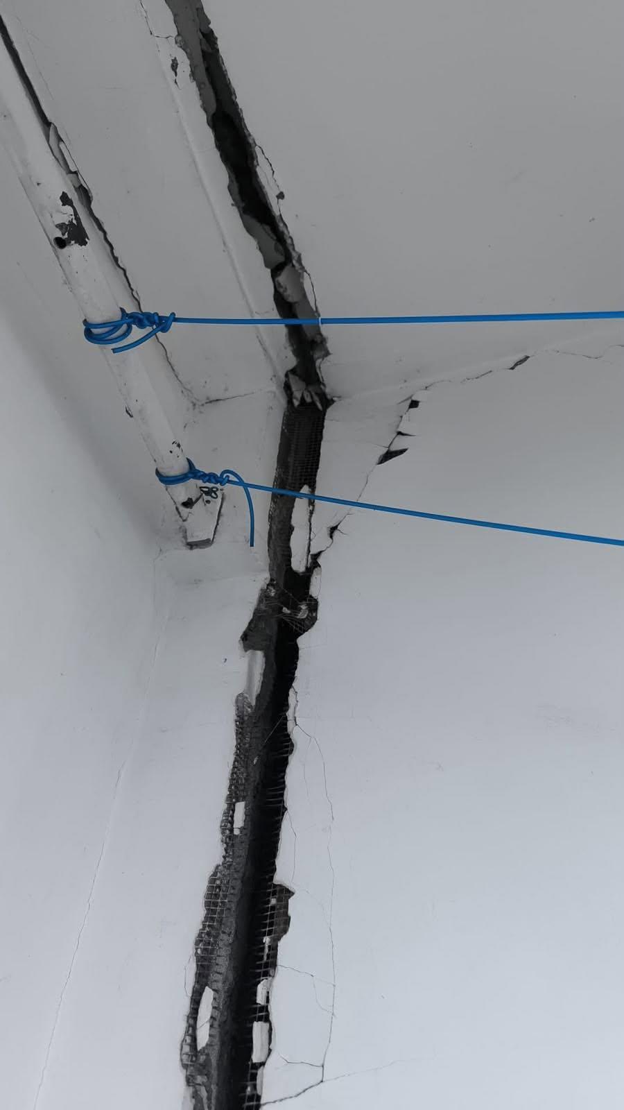Pericol de prăbușire într-un bloc din București: O crăpătură se întinde de la etajul 5 până la etajul 8. Ce spune PMB despre incident 1113721