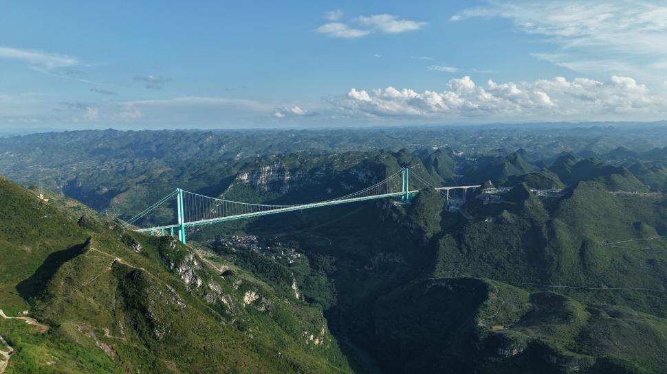 Cel mai înalt pod din lume a ajuns o atracție turistică uriașă cu peste 3.000.000 de vizitatori pe an: Cum arată „vacanța printre nori” 1113983
