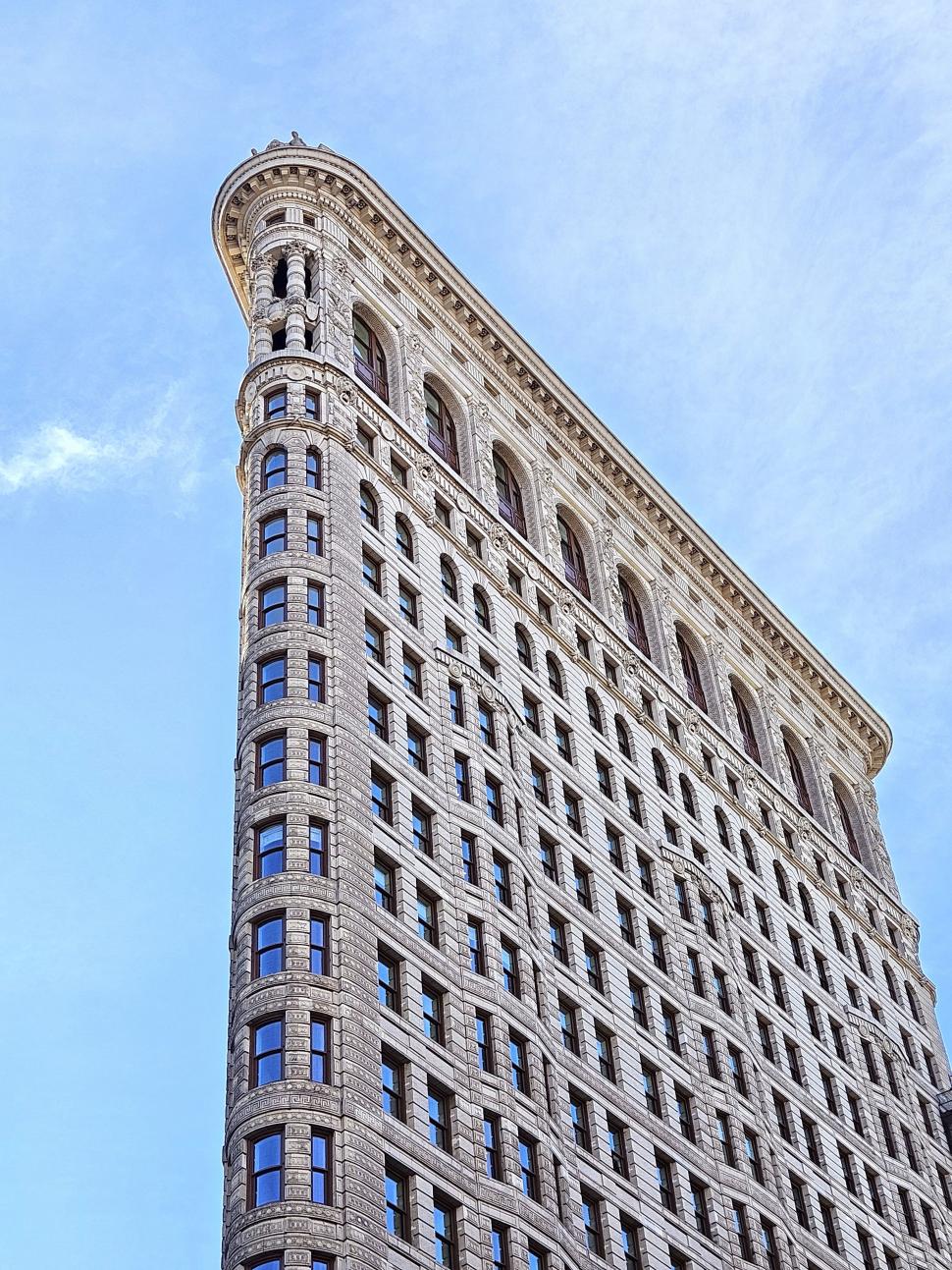 Clădirea „fier de călcat” din New York e ca nouă, după 7 ani de renovări. Cum arată azi blocul: Apartamentele costă și 50.000.000 de $ 1114097