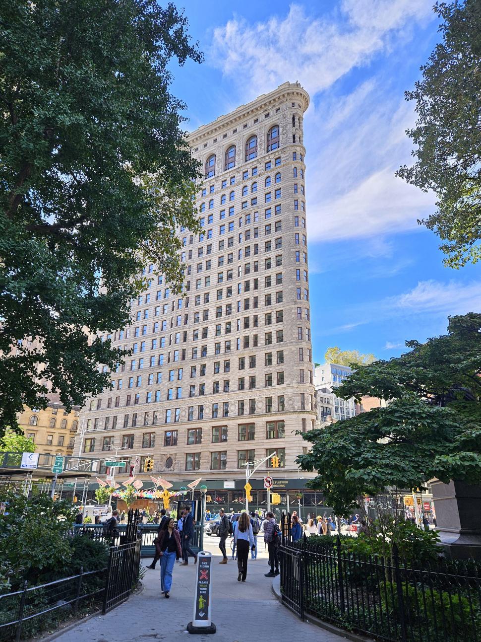 Clădirea „fier de călcat” din New York e ca nouă, după 7 ani de renovări. Cum arată azi blocul: Apartamentele costă și 50.000.000 de $ 1114100
