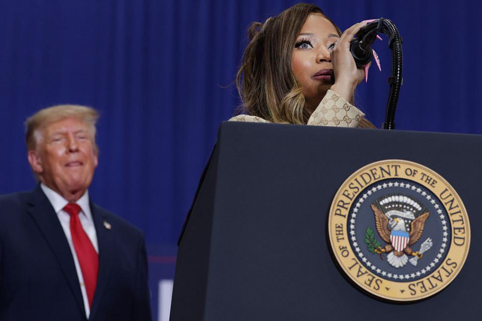 Donald Trump i-a lăudat lui Nicki Minaj „fundul superb” în timpul unui discurs la un miting: „E greu să nu-l remarci” 1114002