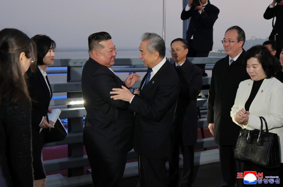 Kim Jong Un s-a dus sâmbătă în China, dar de data asta nu el a atras atenția, ci ministra lui de externe. Ce s-a văzut în fotografii 1114184