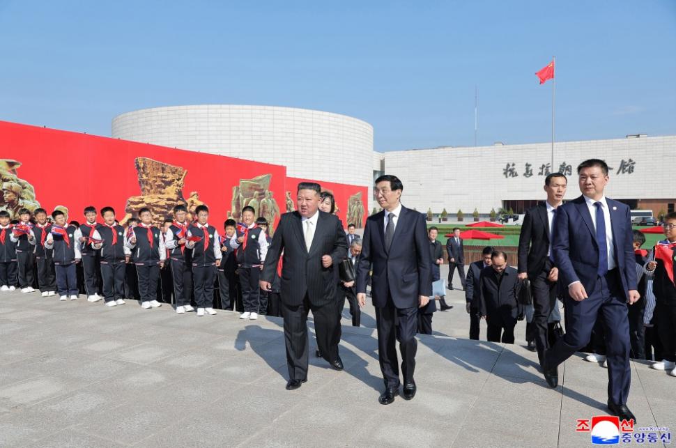 Kim Jong Un s-a dus sâmbătă în China, dar de data asta nu el a atras atenția, ci ministra lui de externe. Ce s-a văzut în fotografii 1114188