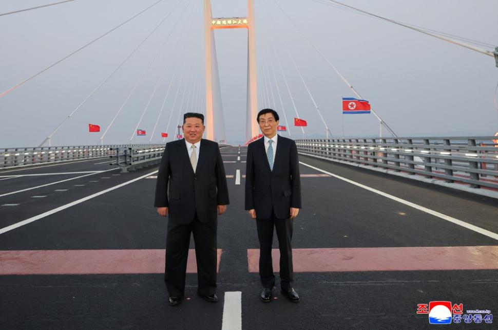 Kim Jong Un s-a dus sâmbătă în China, dar de data asta nu el a atras atenția, ci ministra lui de externe. Ce s-a văzut în fotografii 1114190