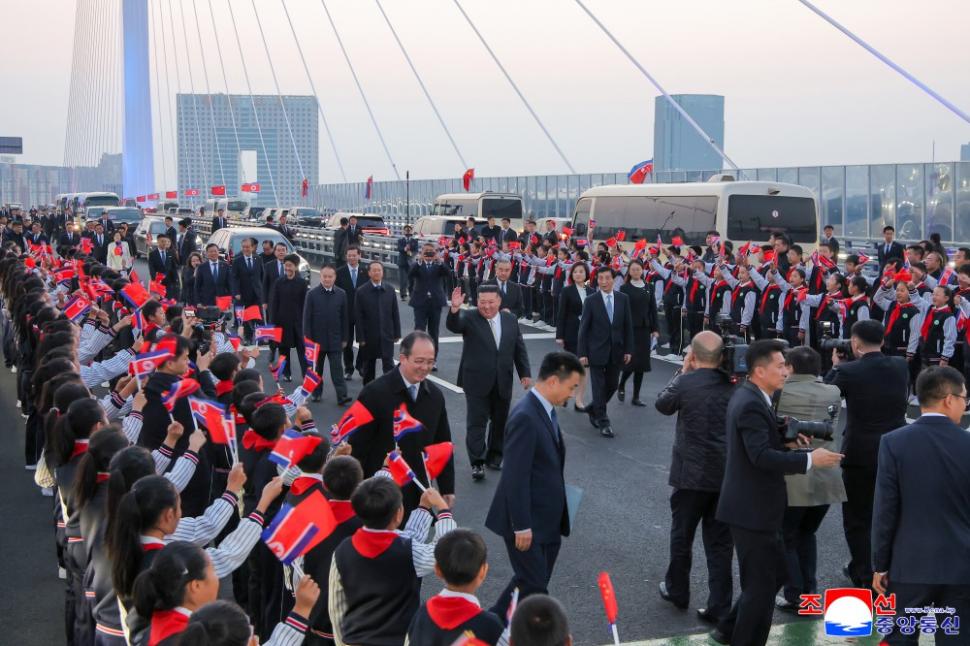 Kim Jong Un s-a dus sâmbătă în China, dar de data asta nu el a atras atenția, ci ministra lui de externe. Ce s-a văzut în fotografii 1114191