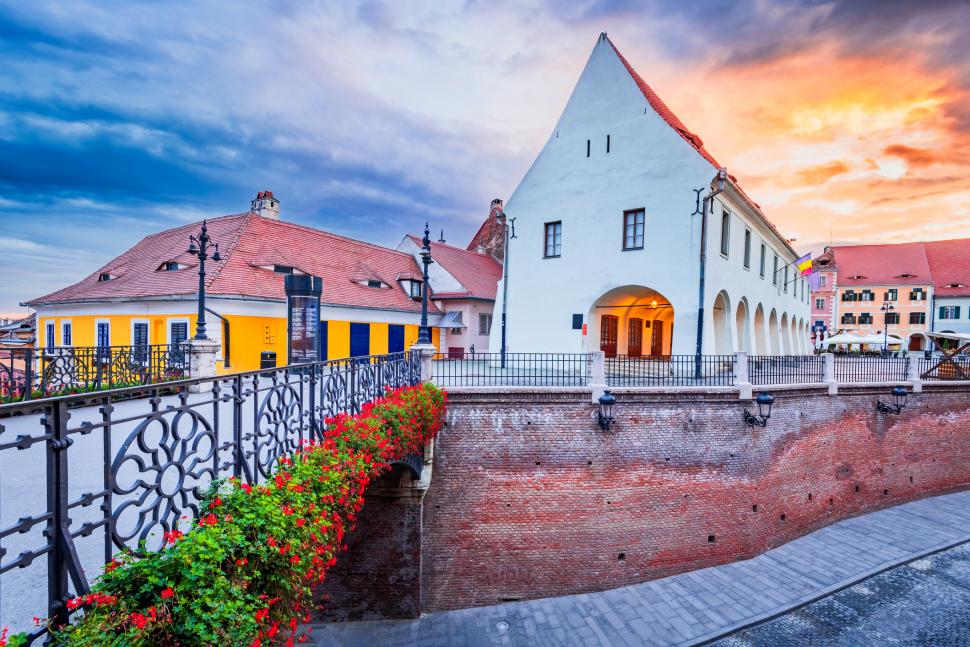 Sunt două orașe în România în care turiștii sunt deja prea mulți și se simt efectele. În Brașov, au apărut reducerile pentru localnici 1114153
