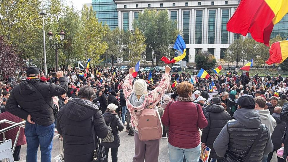 Călin Georgescu ar putea fi eliberat miercuri. Tribunalul București a luat decizia. Susținătorii săi sărbătoresc în stradă 1114105