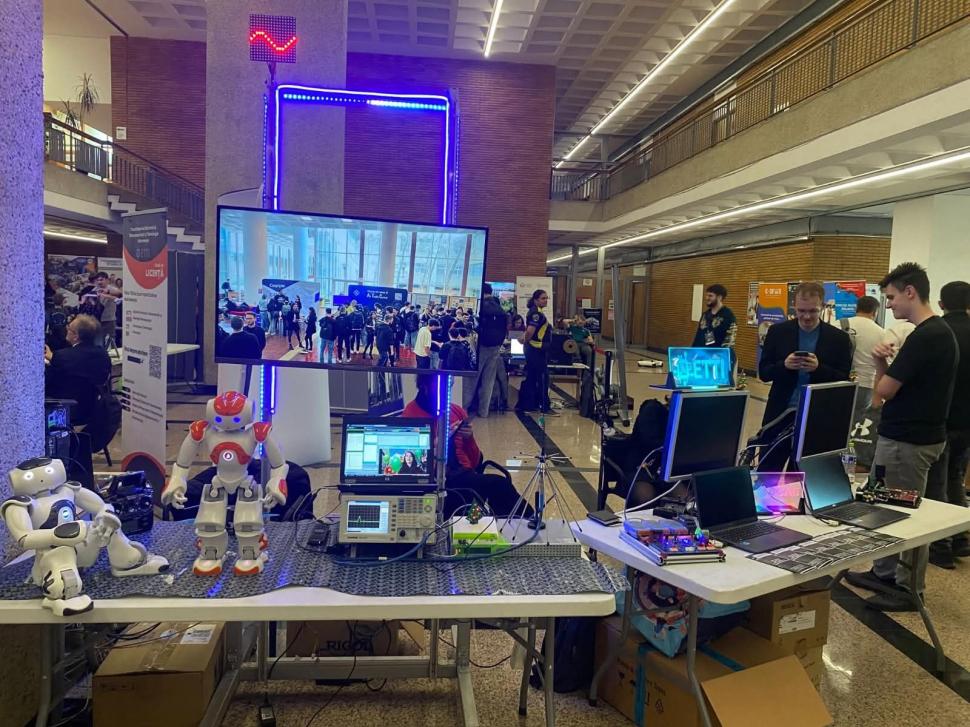 Cine sunt tinerii care construiesc viitorul? ROBOFEST aduce roboții în competiție, iar Fundația Dan Voiculescu premiază excelența 1114540