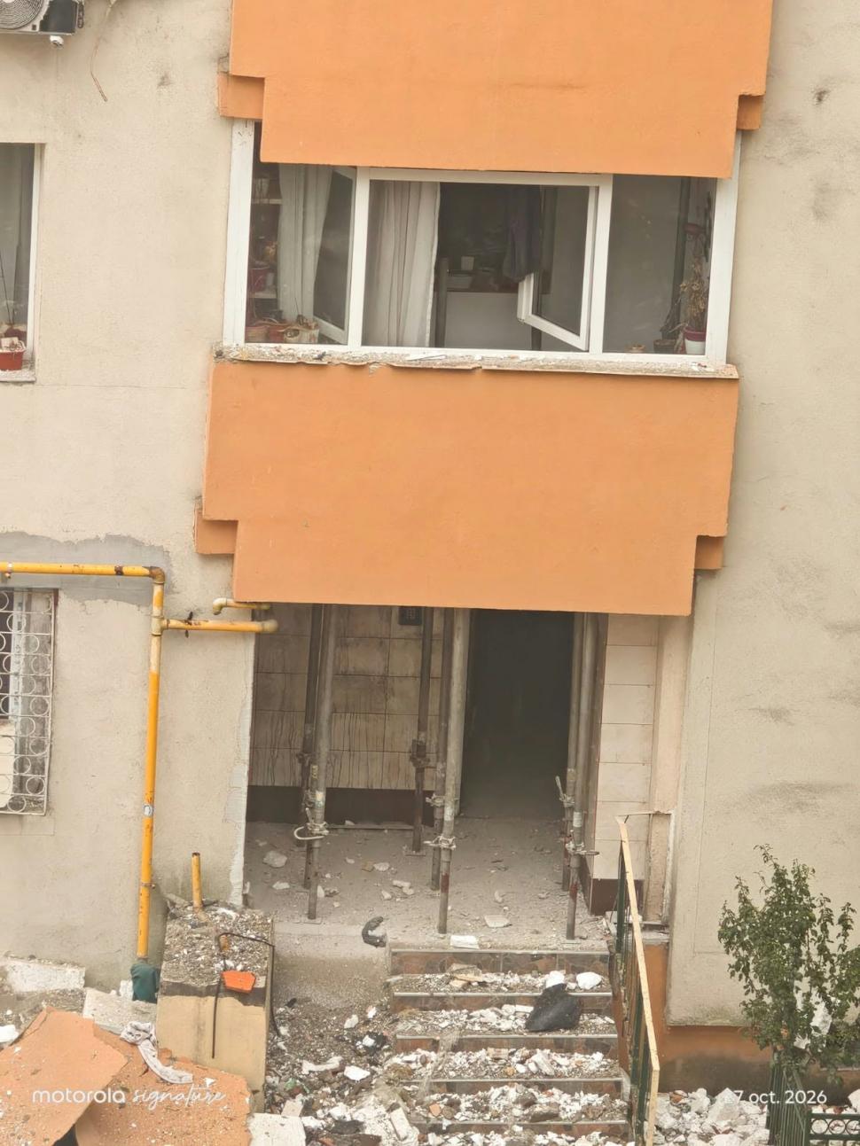 O parte din blocul din Rahova s-a prăbușit în timpul demolării. Momentul a fost surprins în imagini 1114392