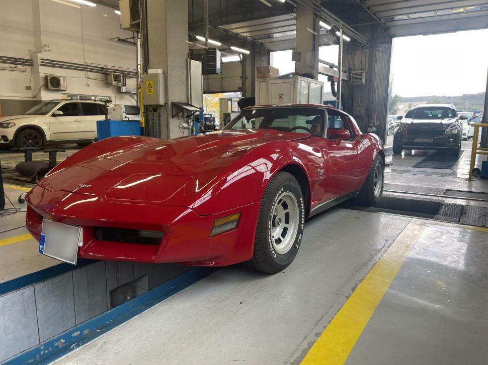 Un superb Chevrolet Corvette din 1979 s-a prezentat la RAR Iași. "O sportivă americană pur-sânge, pare că nu va îmbătrâni niciodată" 1114525