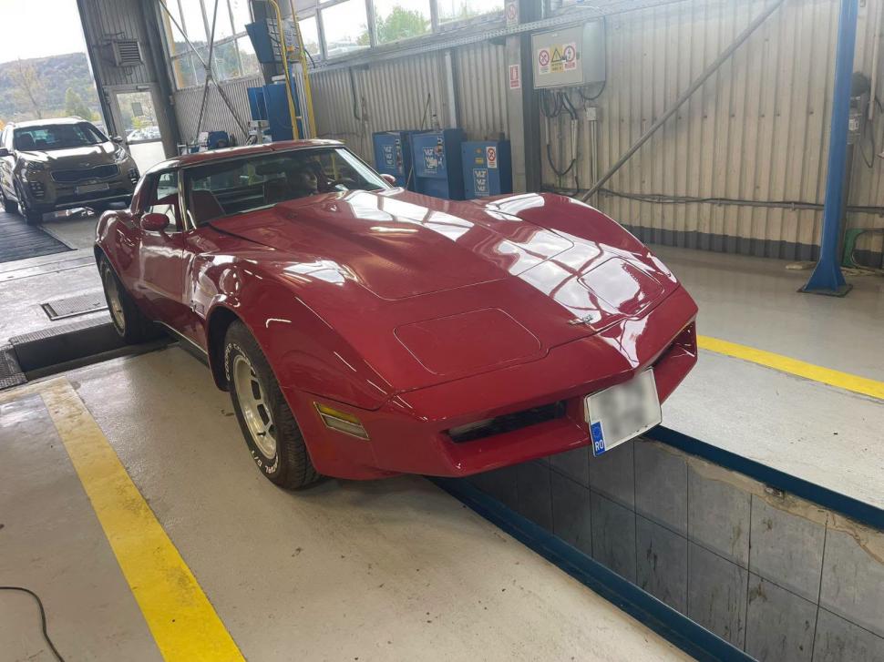 Un superb Chevrolet Corvette din 1979 s-a prezentat la RAR Iași. "O sportivă americană pur-sânge, pare că nu va îmbătrâni niciodată" 1114528